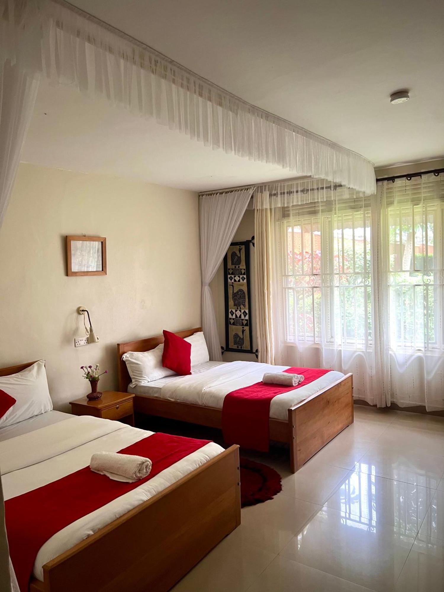 Sunset Hotel Entebbe Exterior photo
